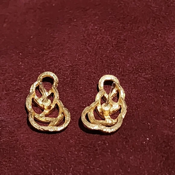 Modern Stud Weave Ribbon Earring - Picture 2 of 3